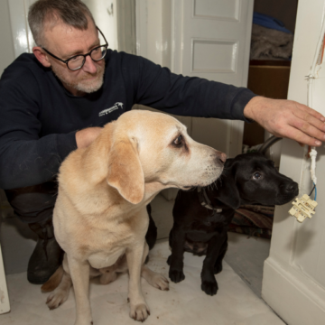 Årets Bragdhund räddade livet på sin valp